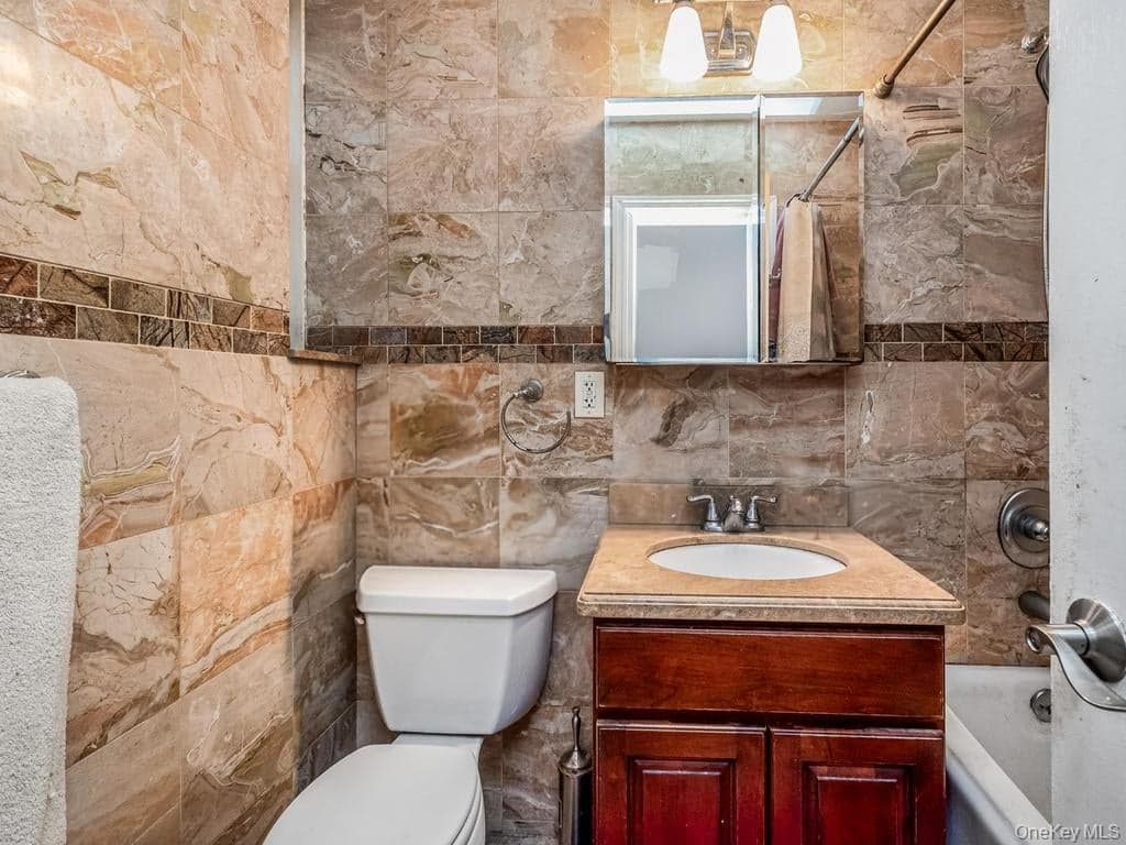 5601 Riverdale Avenue Unit: 3R thumbnail 10