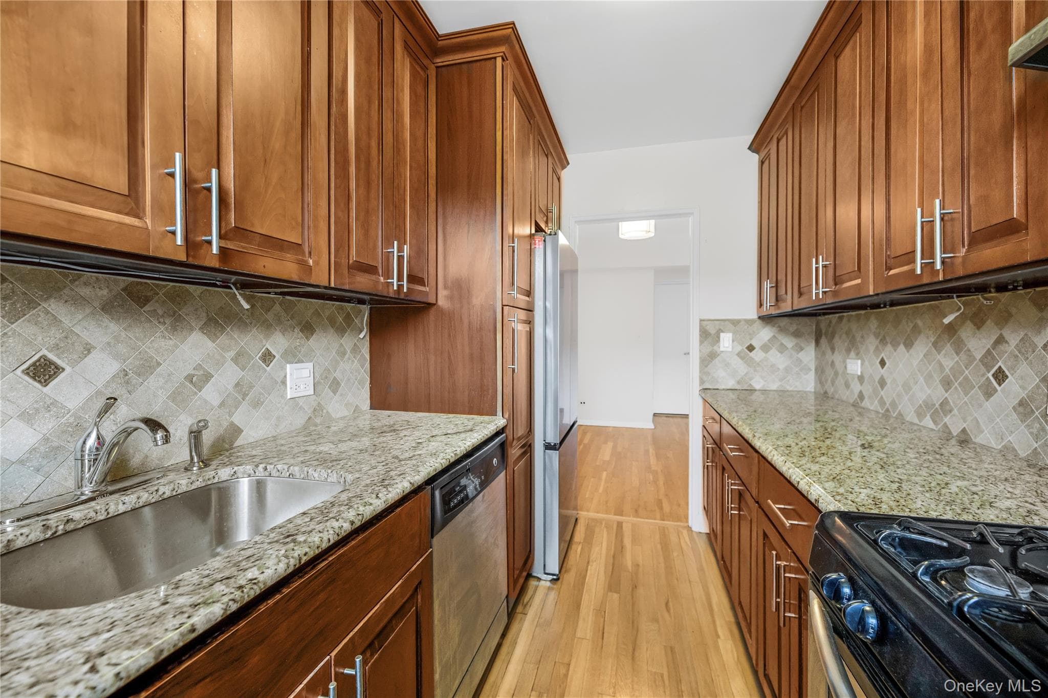 525 W 235th Street Unit: 6E thumbnail 9