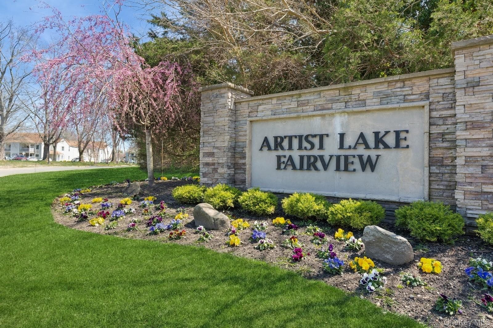 33 Fairview Circle photo 1