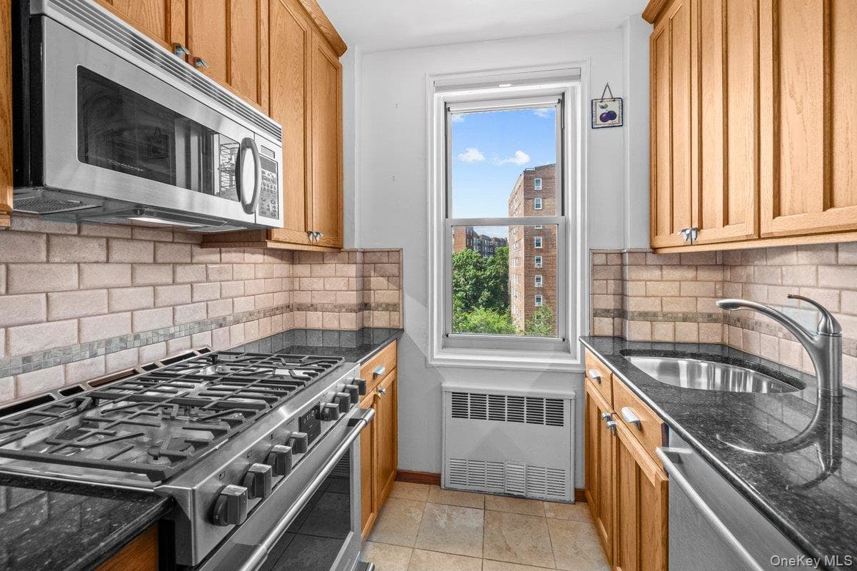 629 Kappock Street Unit: 7N thumbnail 6