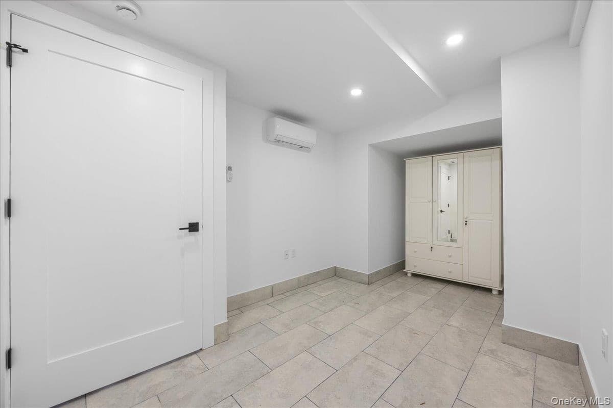 2740 Sexton Place thumbnail 9