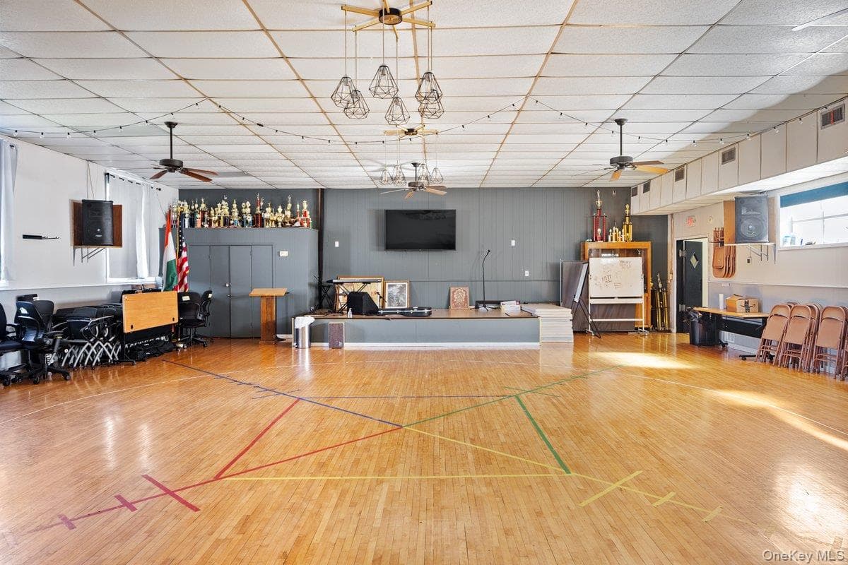 343 Jerusalem Avenue thumbnail 31