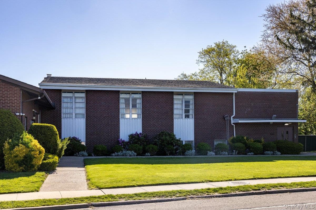 343 Jerusalem Avenue thumbnail 8