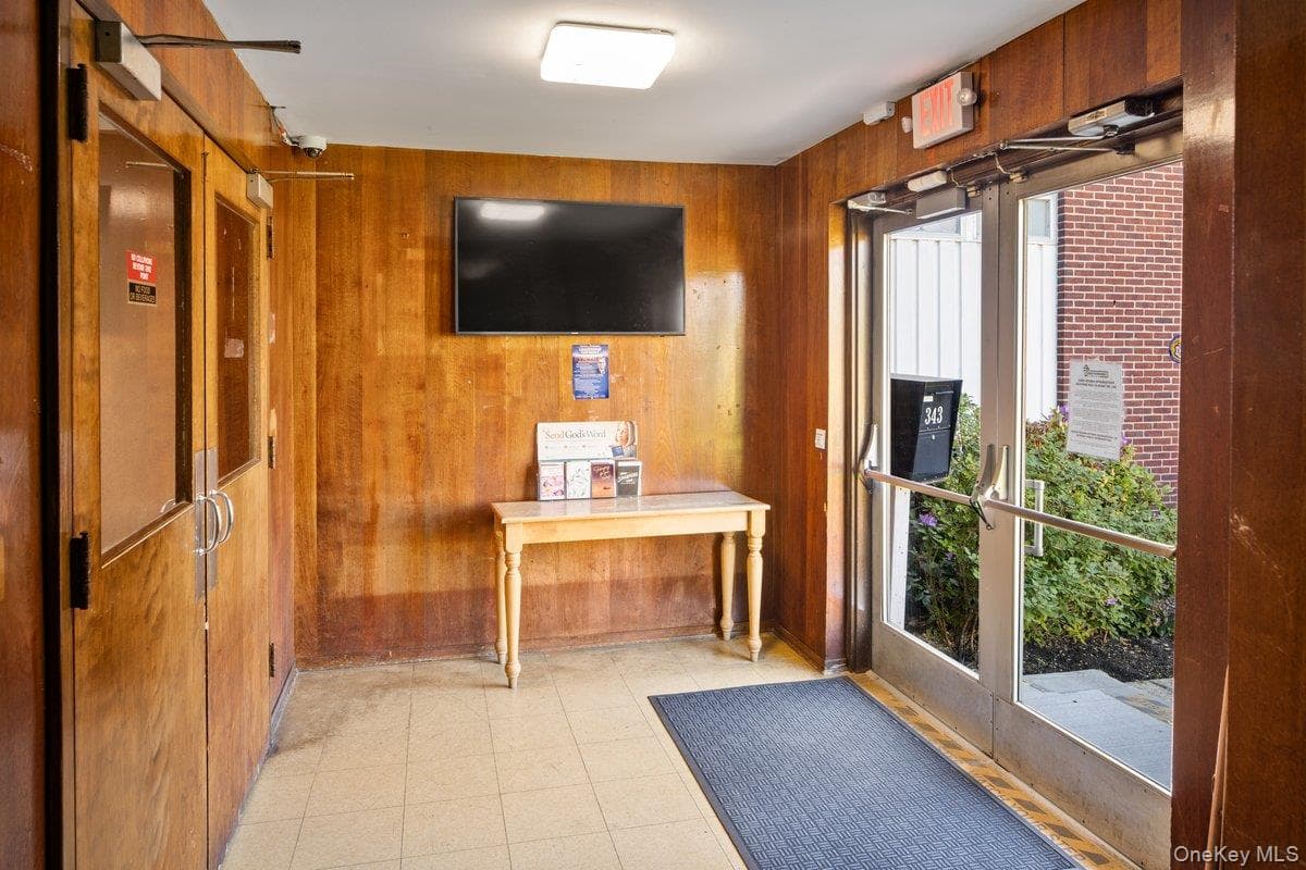 343 Jerusalem Avenue thumbnail 12