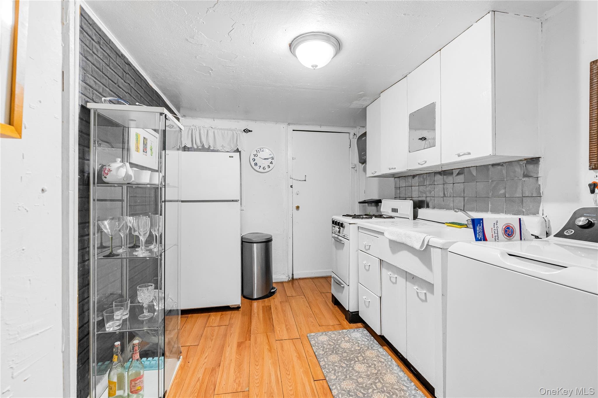 1110 E 213th Street thumbnail 4