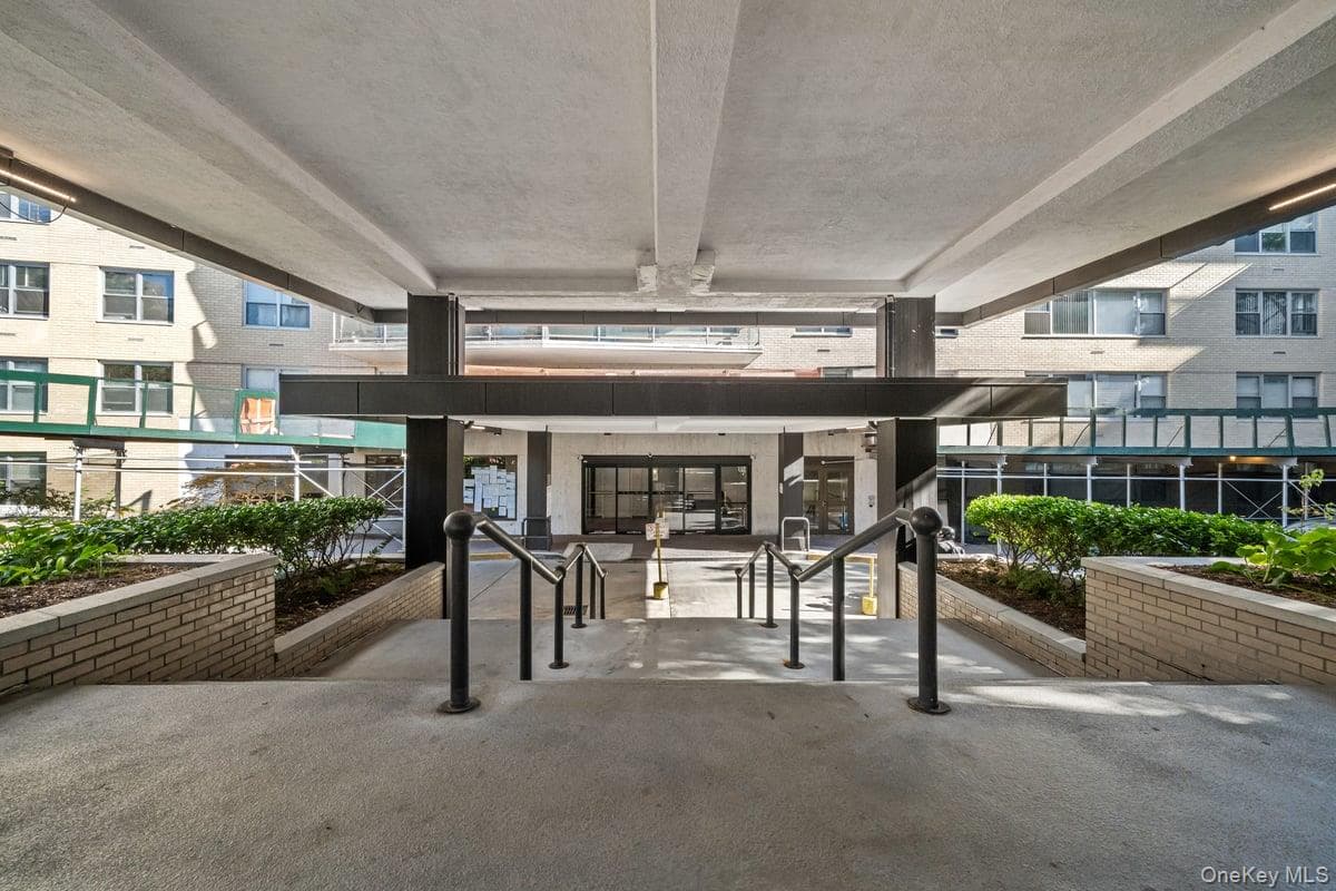 2500 Johnson Avenue Unit: 2NP thumbnail 43