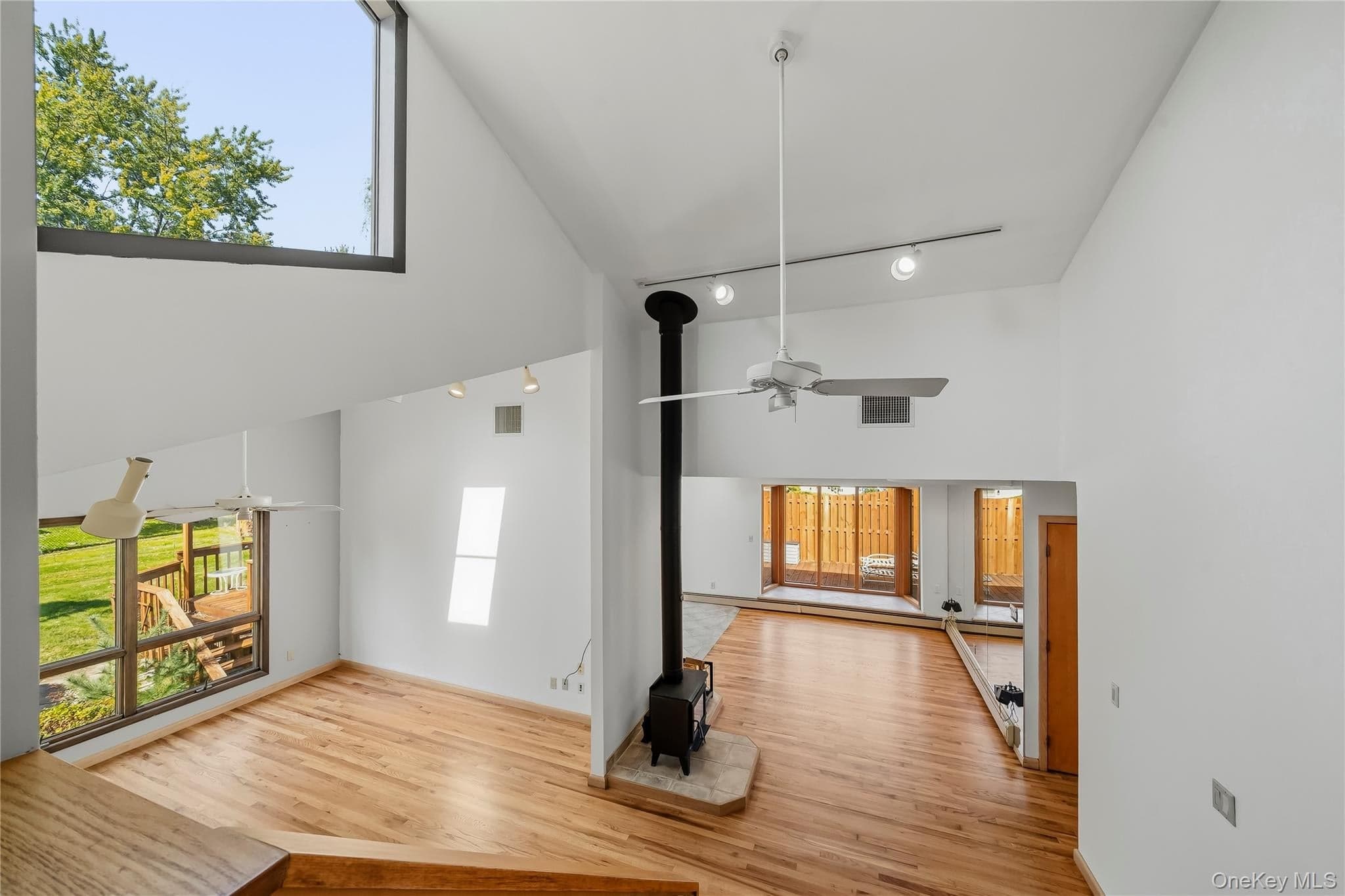 102 Neptune Drive thumbnail 21