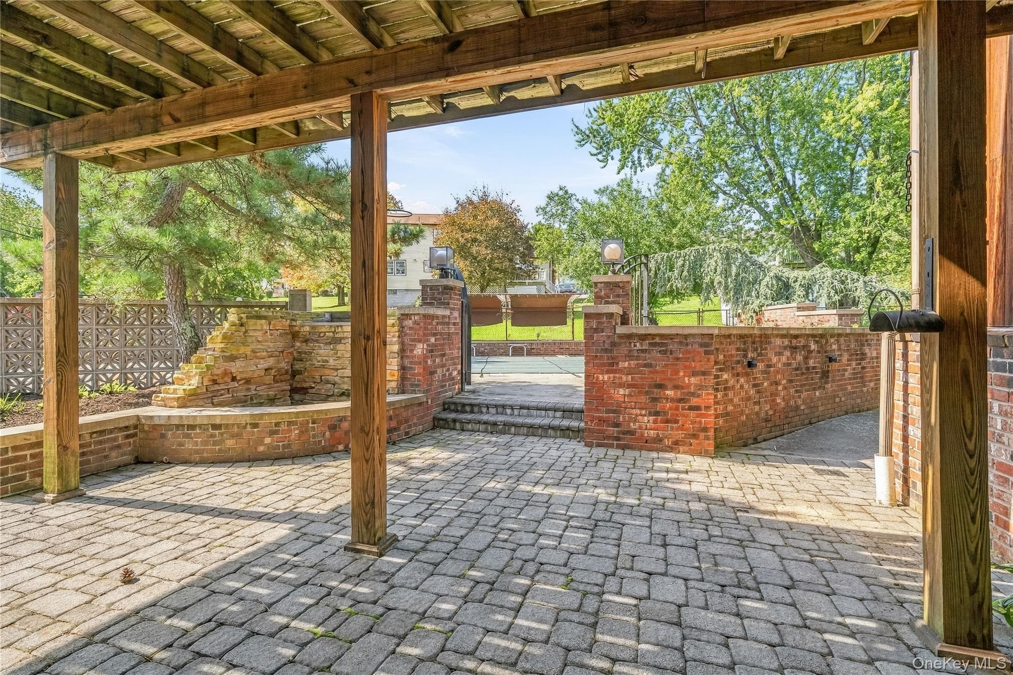 102 Neptune Drive thumbnail 39