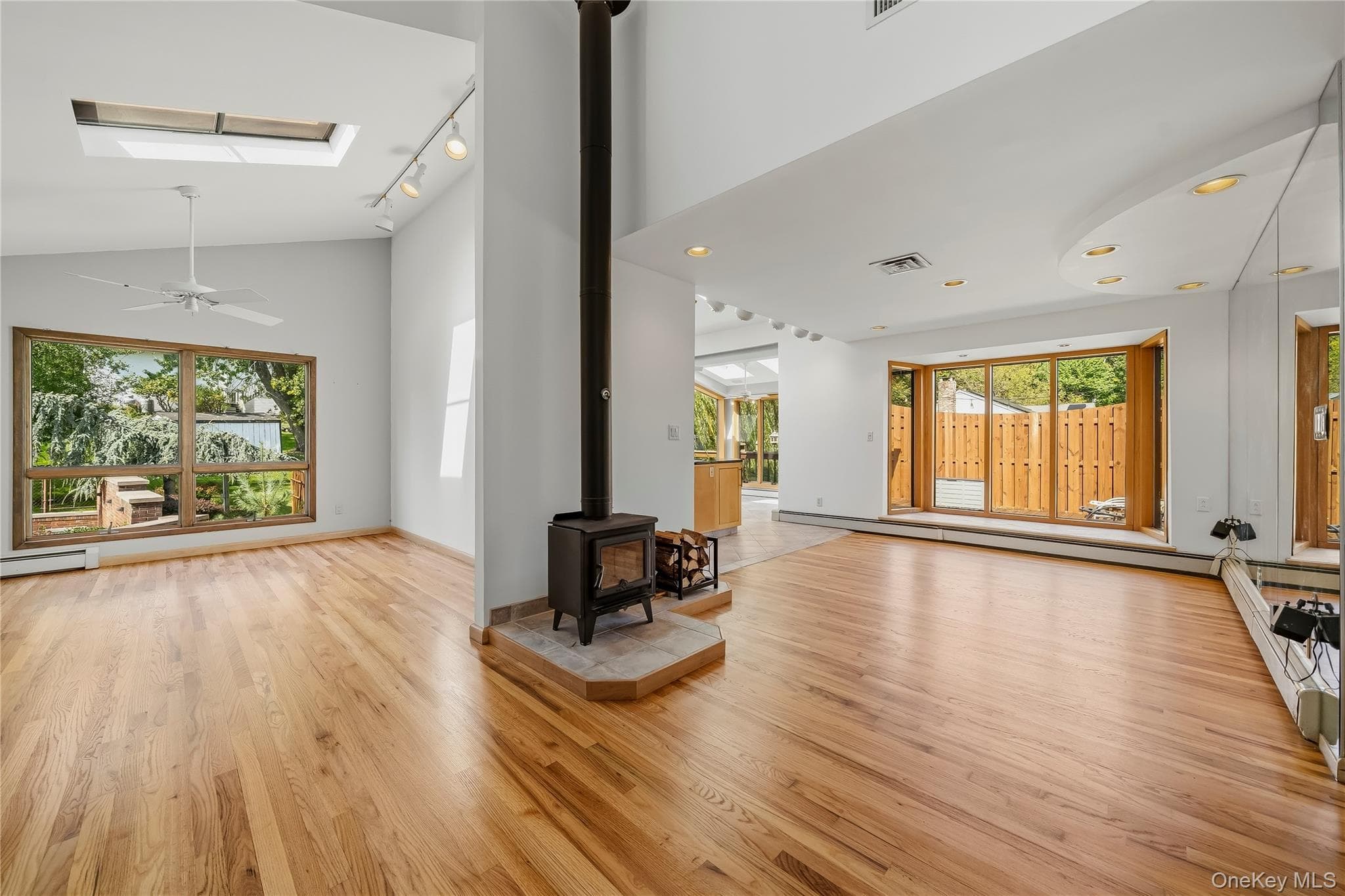 102 Neptune Drive thumbnail 4