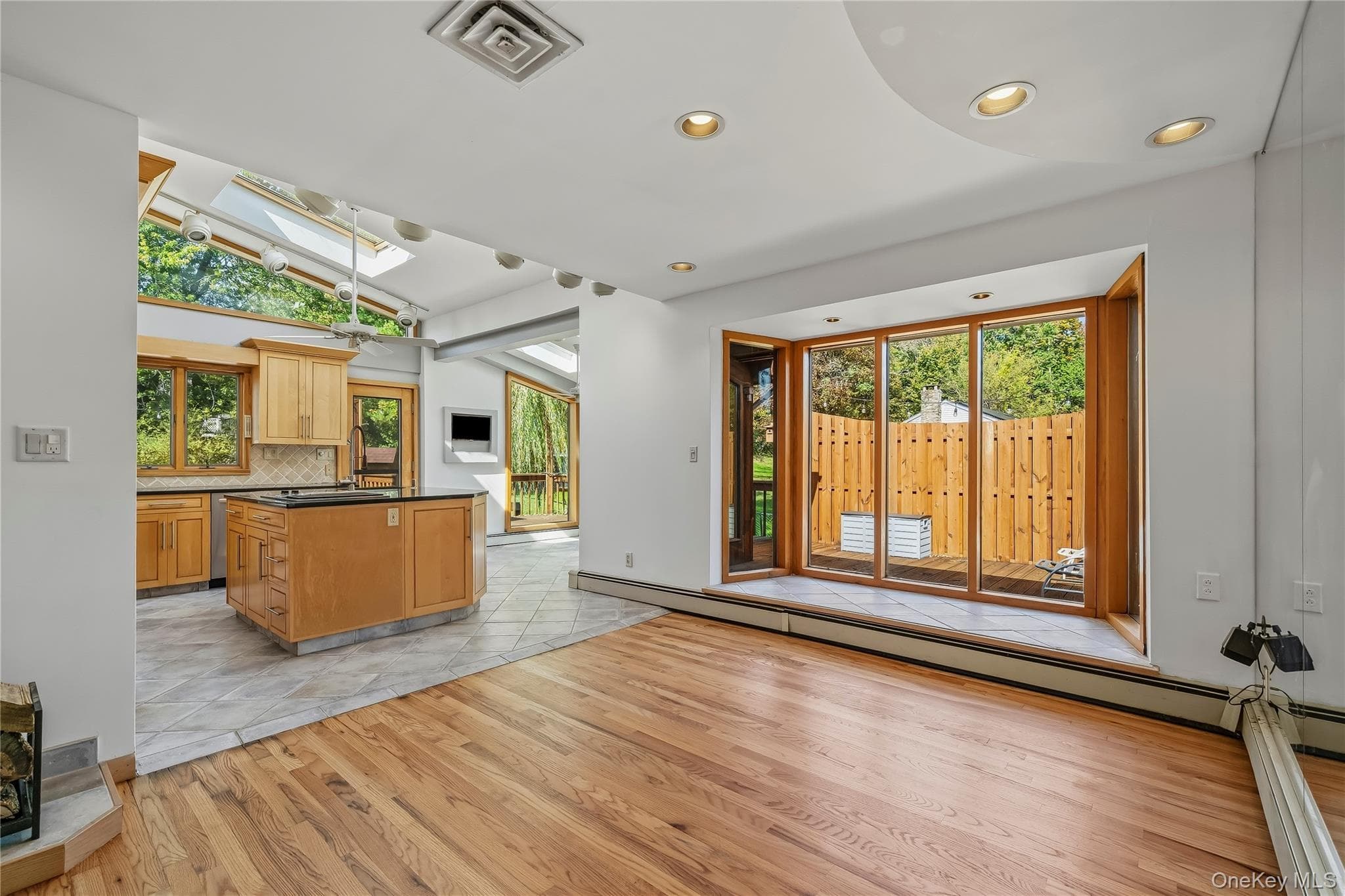 102 Neptune Drive thumbnail 7