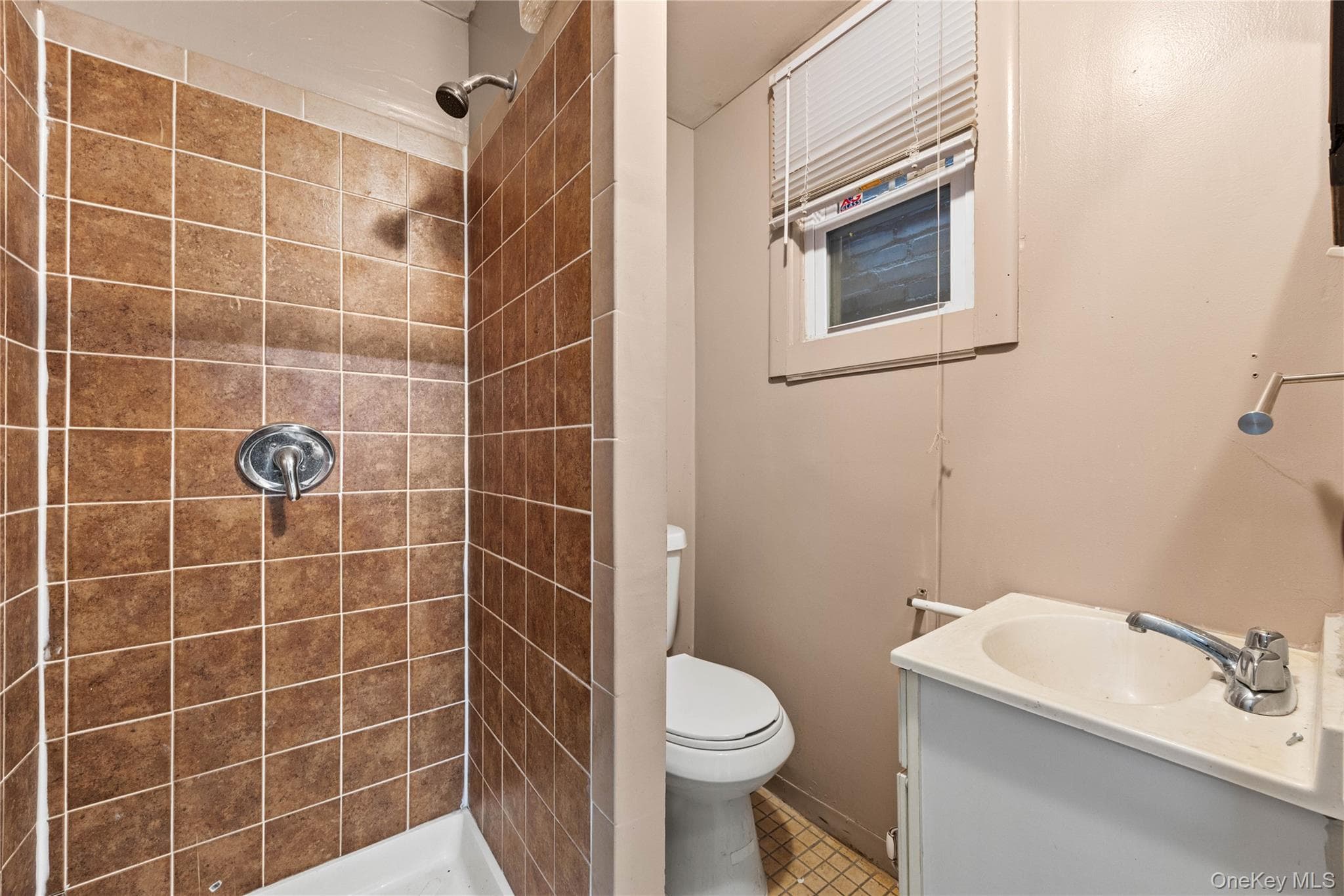 847 Castle Hill Avenue thumbnail 6