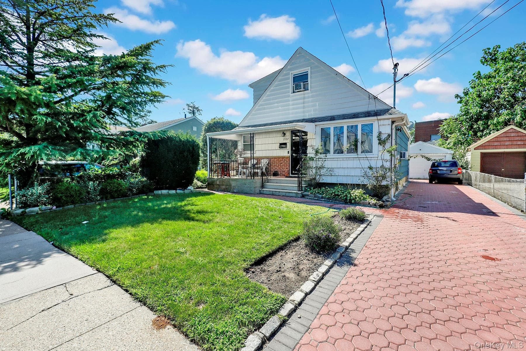 1537 Madison Street, Elmont