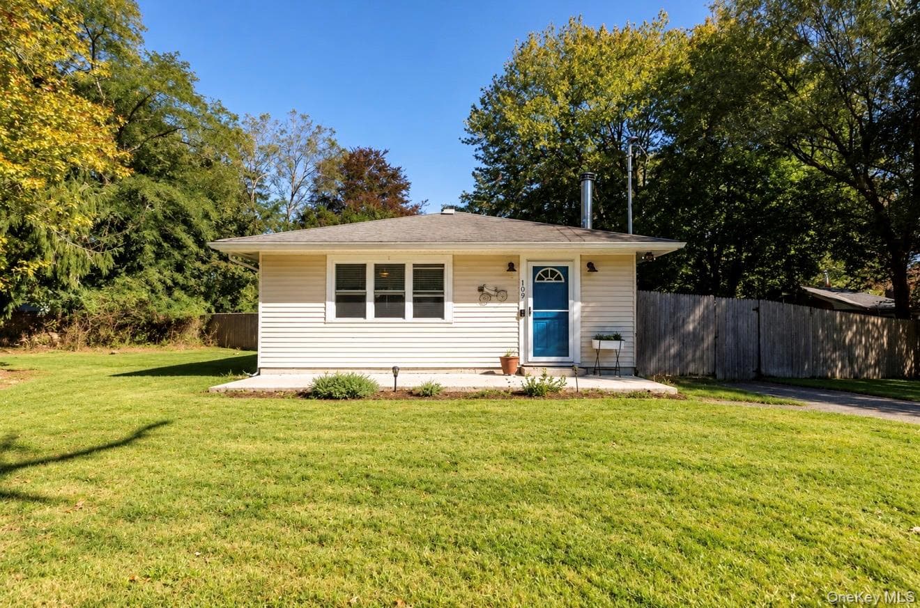 109 Dogwood Road, Mastic Beach