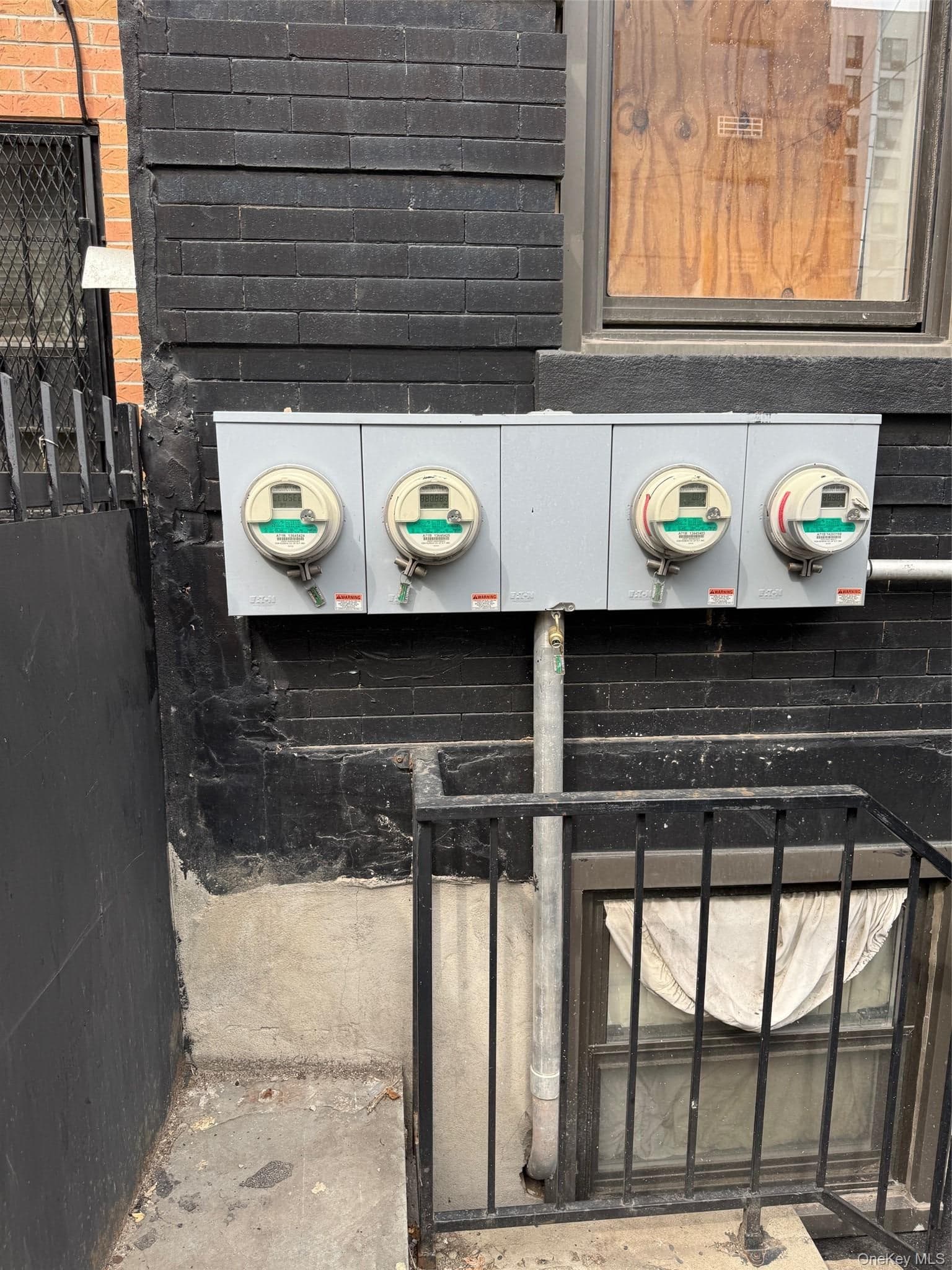 2243 Bathgate Avenue thumbnail 2