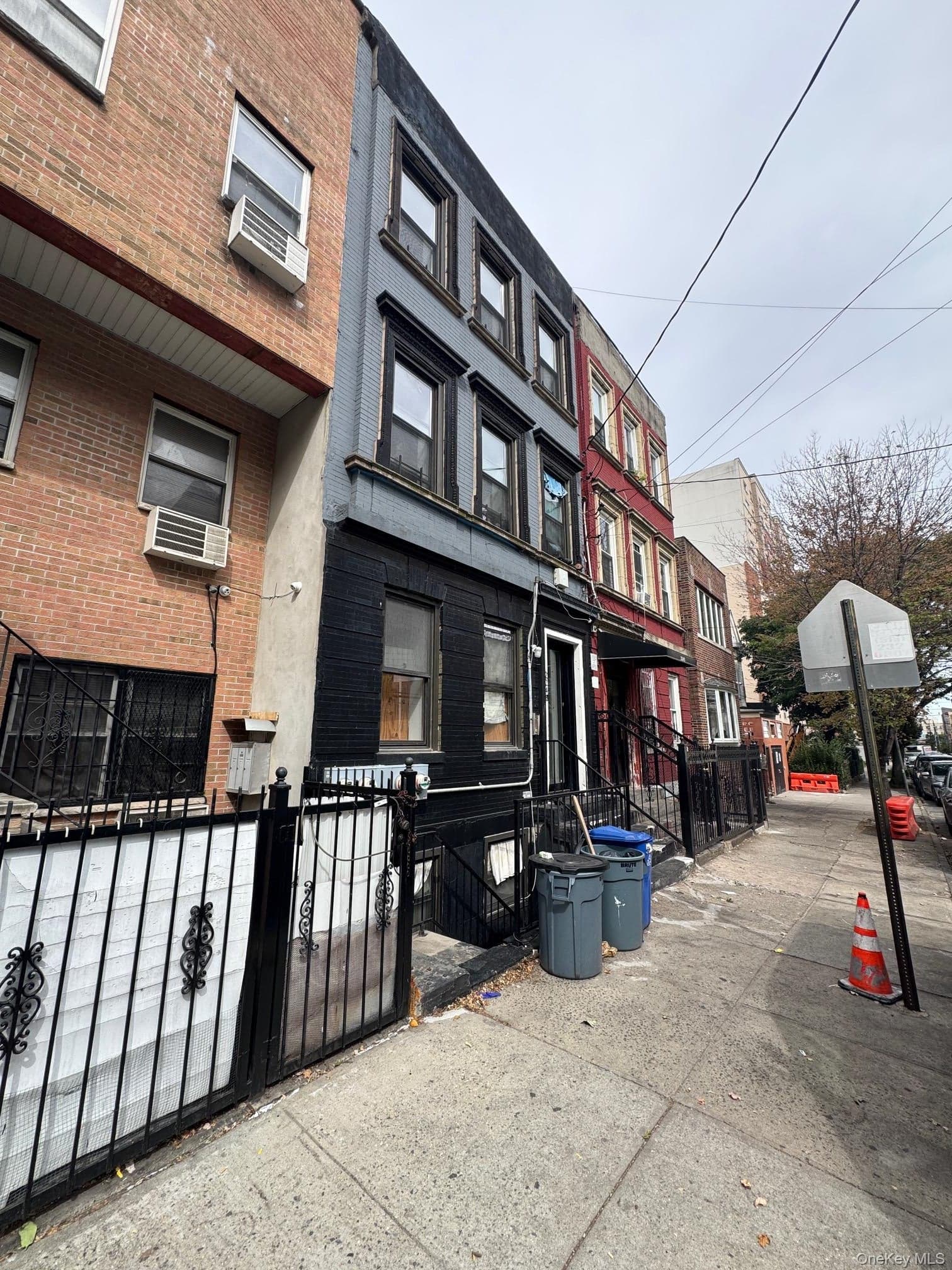 2243 Bathgate Avenue thumbnail 4