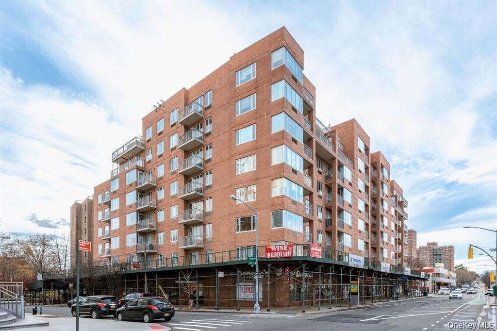 63-14 Queens Boulevard Unit: 8H, Woodside