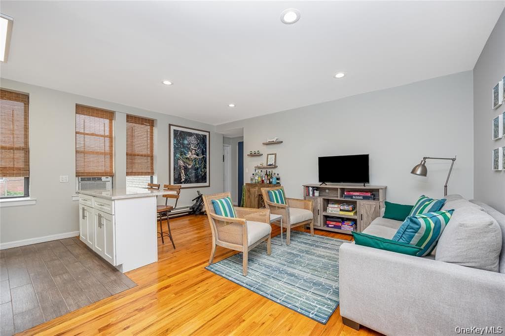 25 W Broadway Unit: 204 thumbnail 8