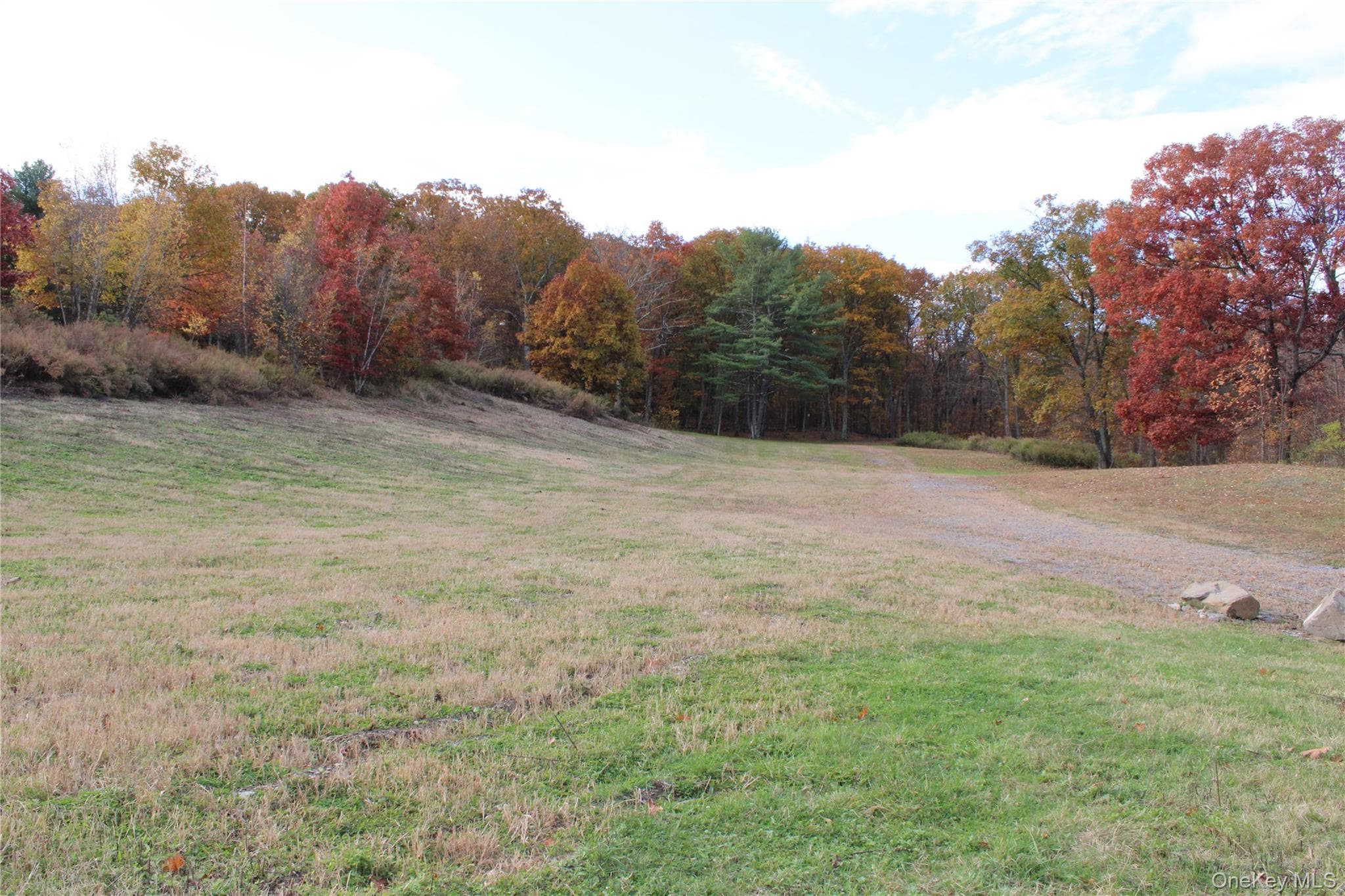 Round Lake Road thumbnail 4