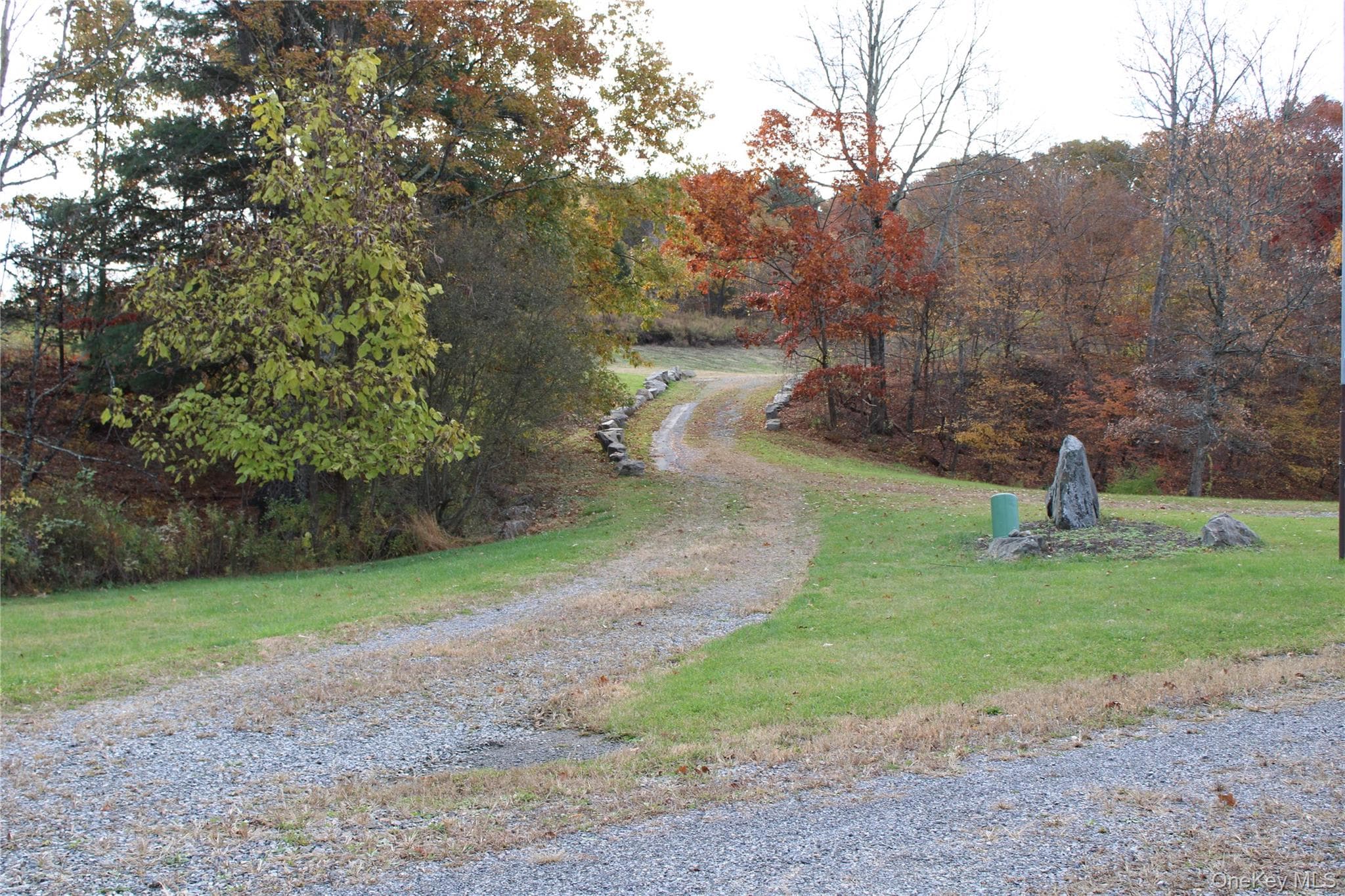 Round Lake Road thumbnail 3