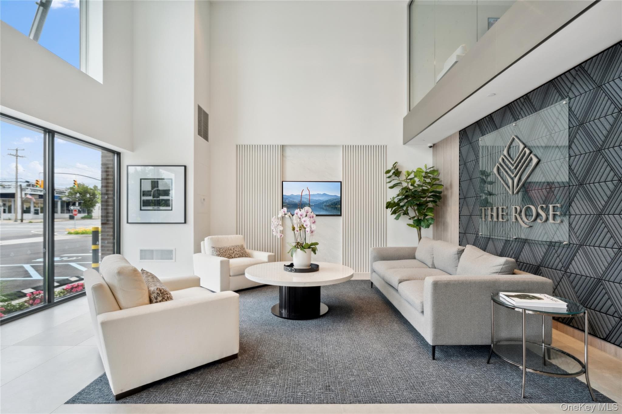 218 Middle Neck Road Unit: 302 thumbnail 3