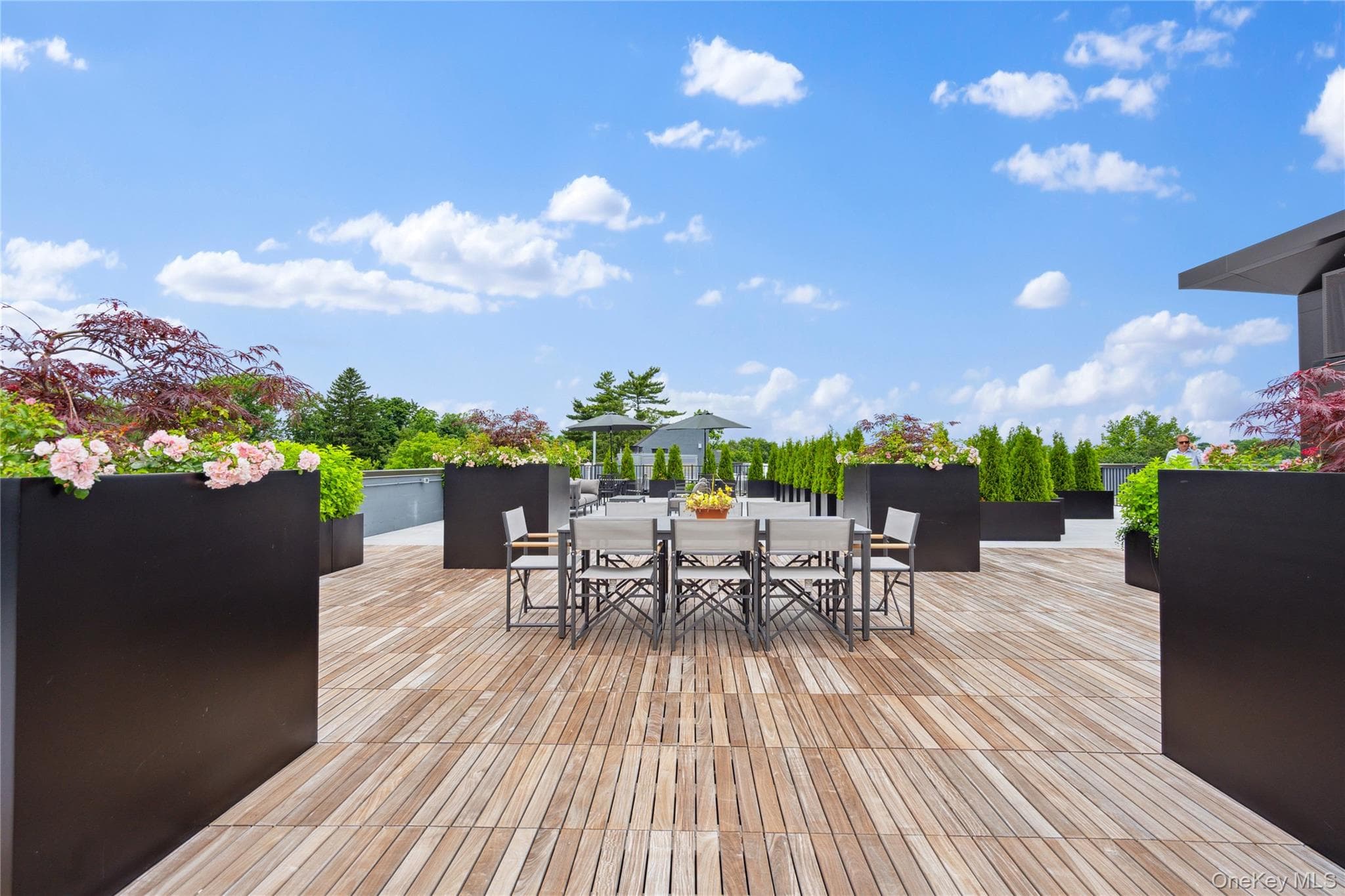 218 Middle Neck Road Unit: 302 thumbnail 6