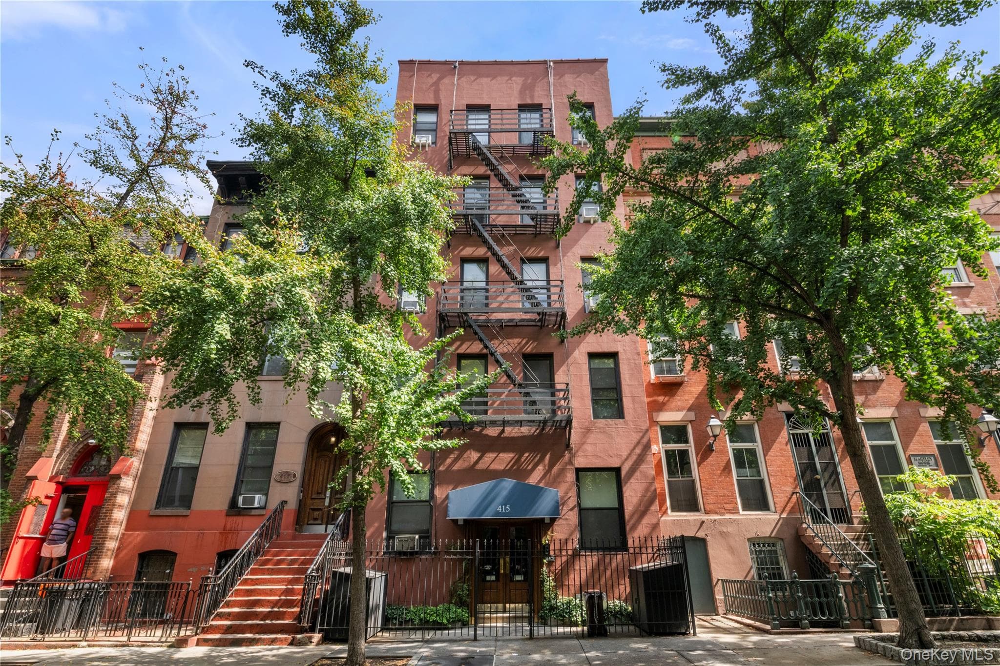 415 W 46 Street Unit: 2D, New York (manhattan)