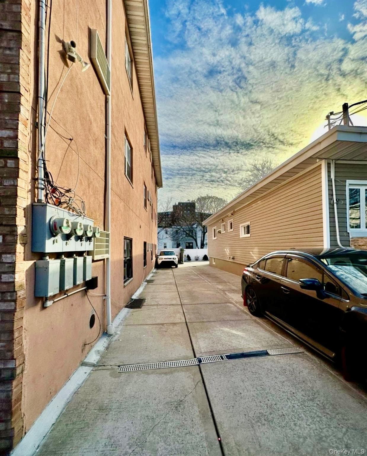 2266 Seward Avenue thumbnail 2