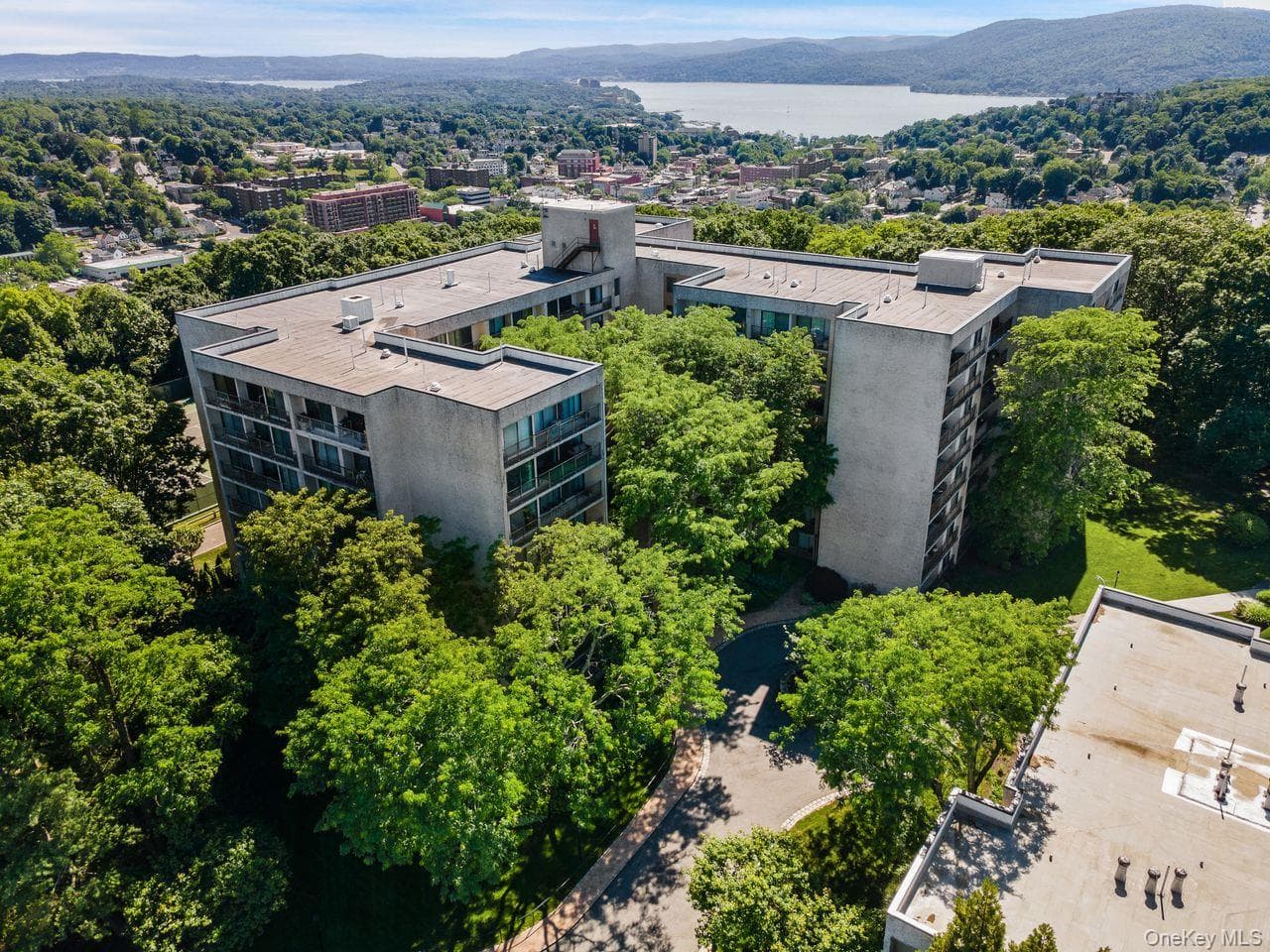 150 Overlook AVE Unit: 5F thumbnail 2