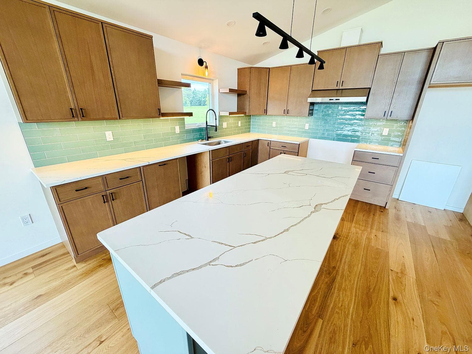 199 Henderson Road thumbnail 6