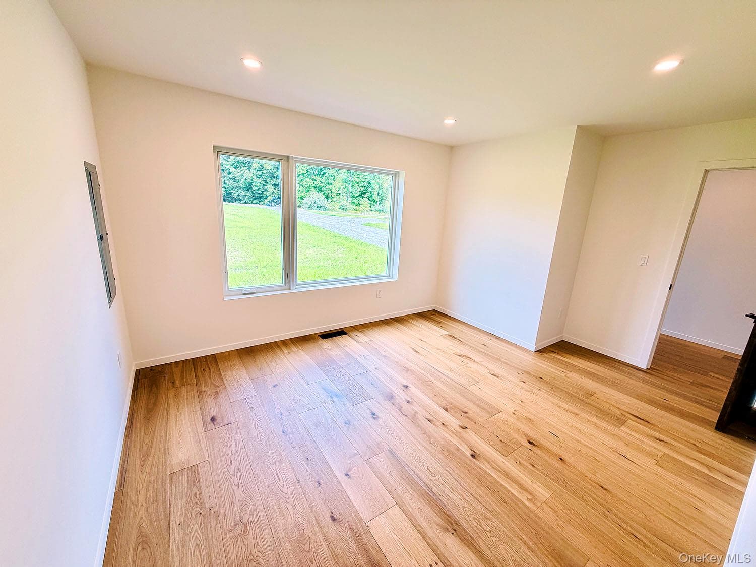199 Henderson Road thumbnail 16