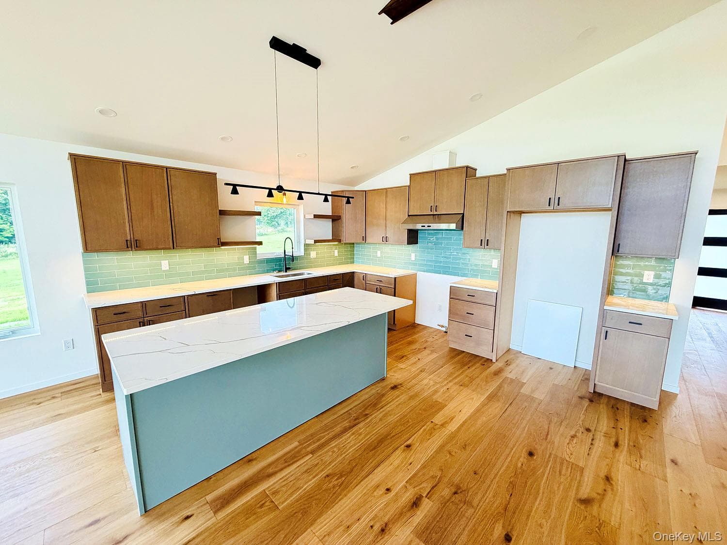 199 Henderson Road thumbnail 5
