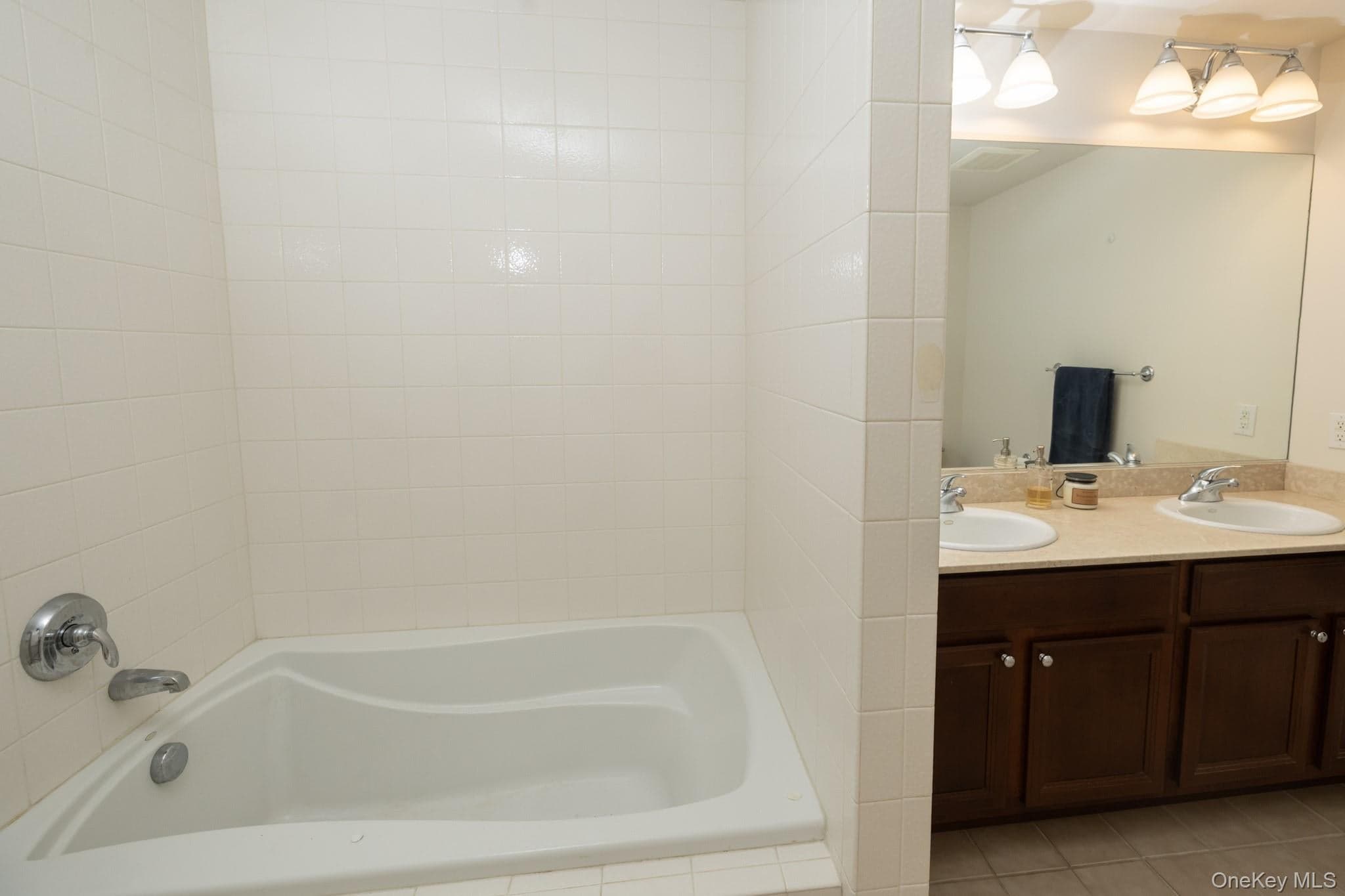 1204 Round Pointe Drive thumbnail 24