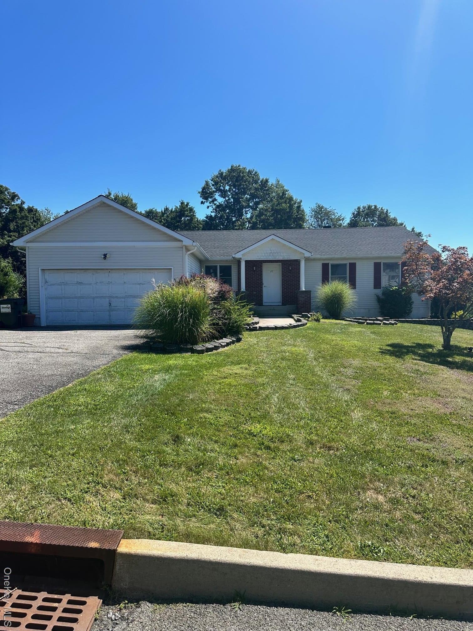 27 Clinton Drive photo 1