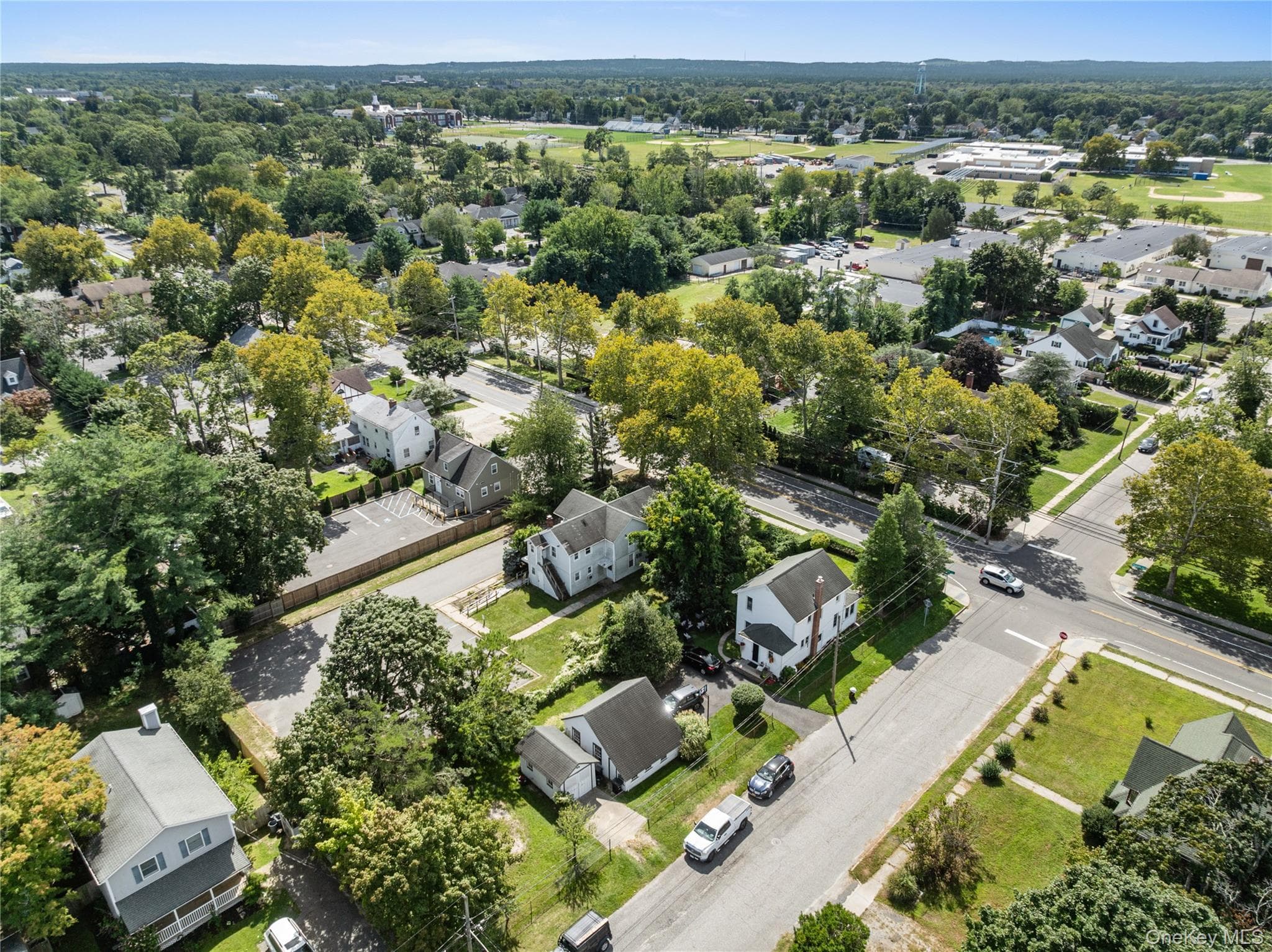 992 Roanoke Avenue thumbnail 3