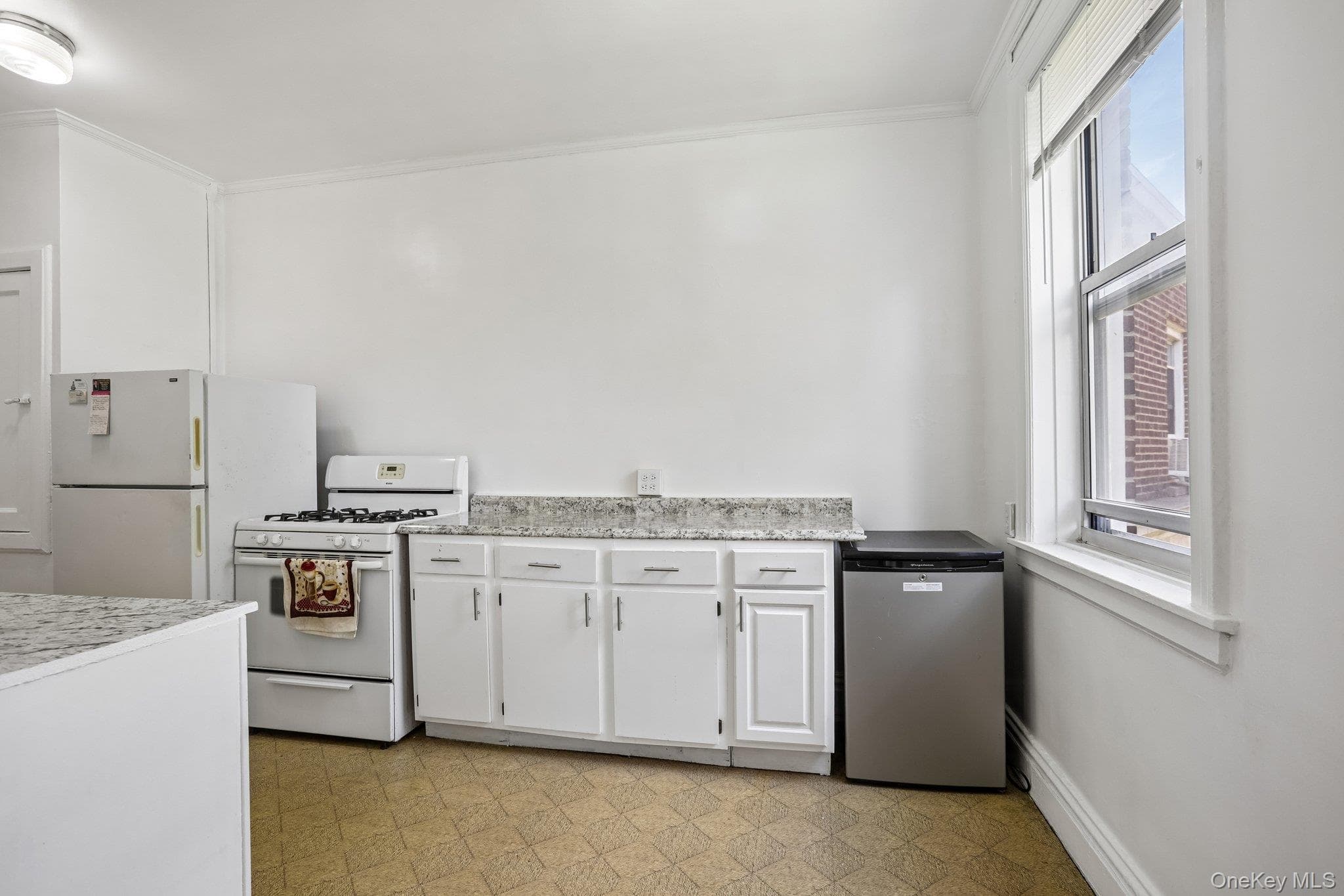 445 Gramatan Ave AVE Unit: CD3 thumbnail 14