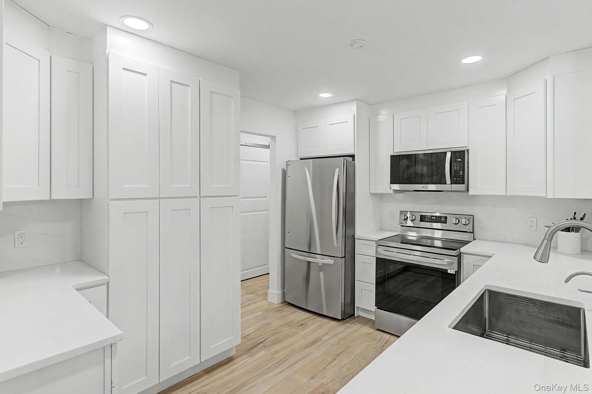 962 Sierra Vista Lane thumbnail 19