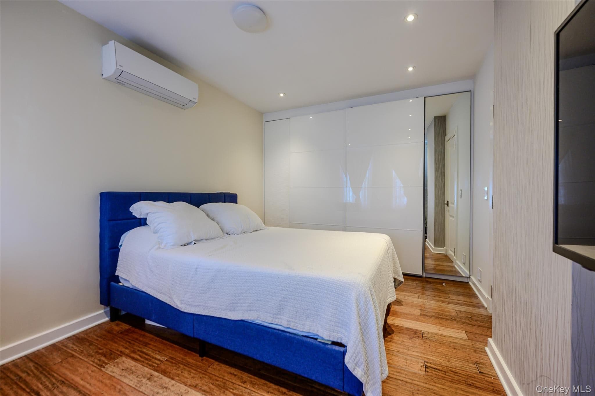 48 Clarendon Avenue thumbnail 13