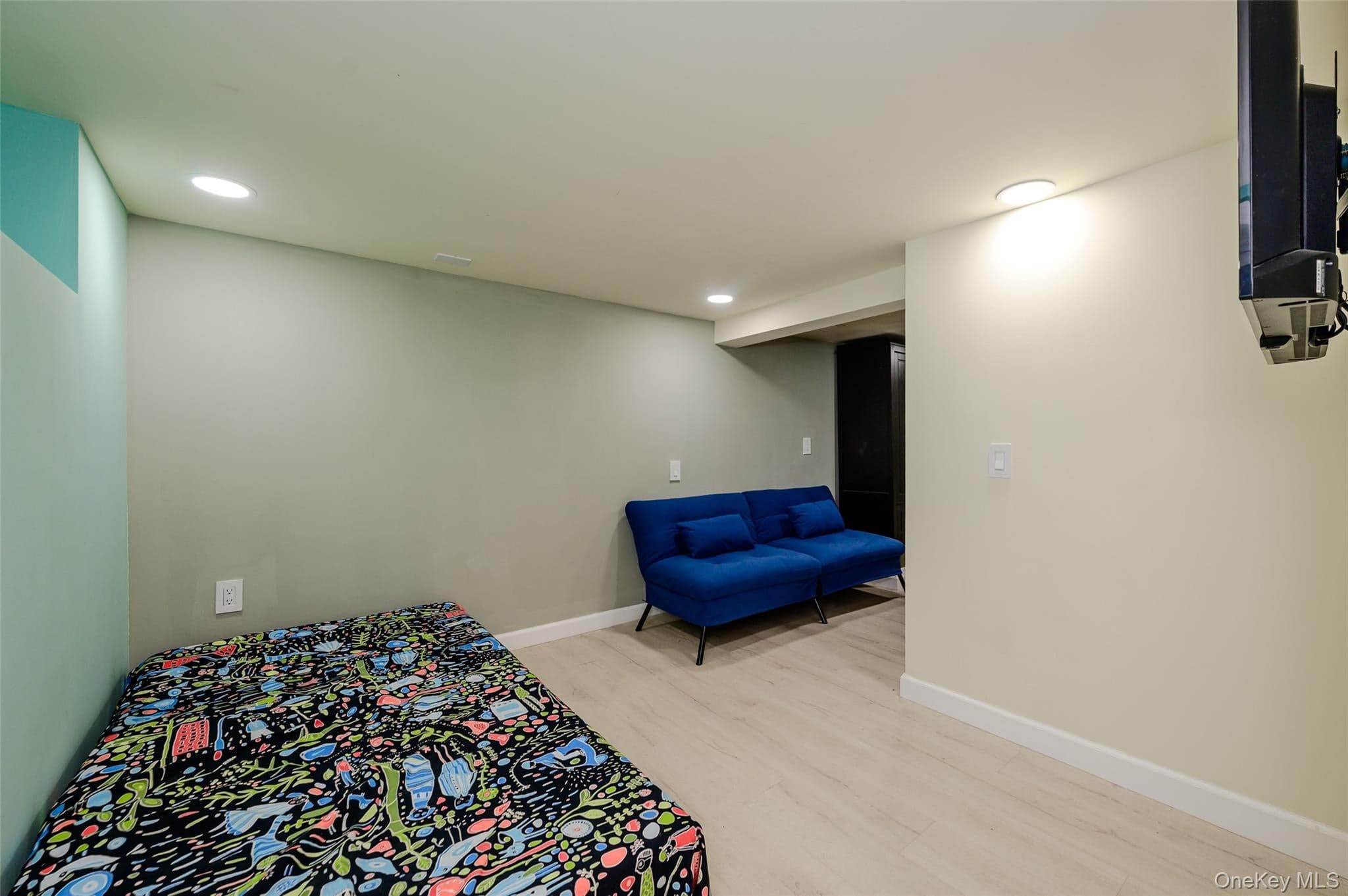 48 Clarendon Avenue thumbnail 19