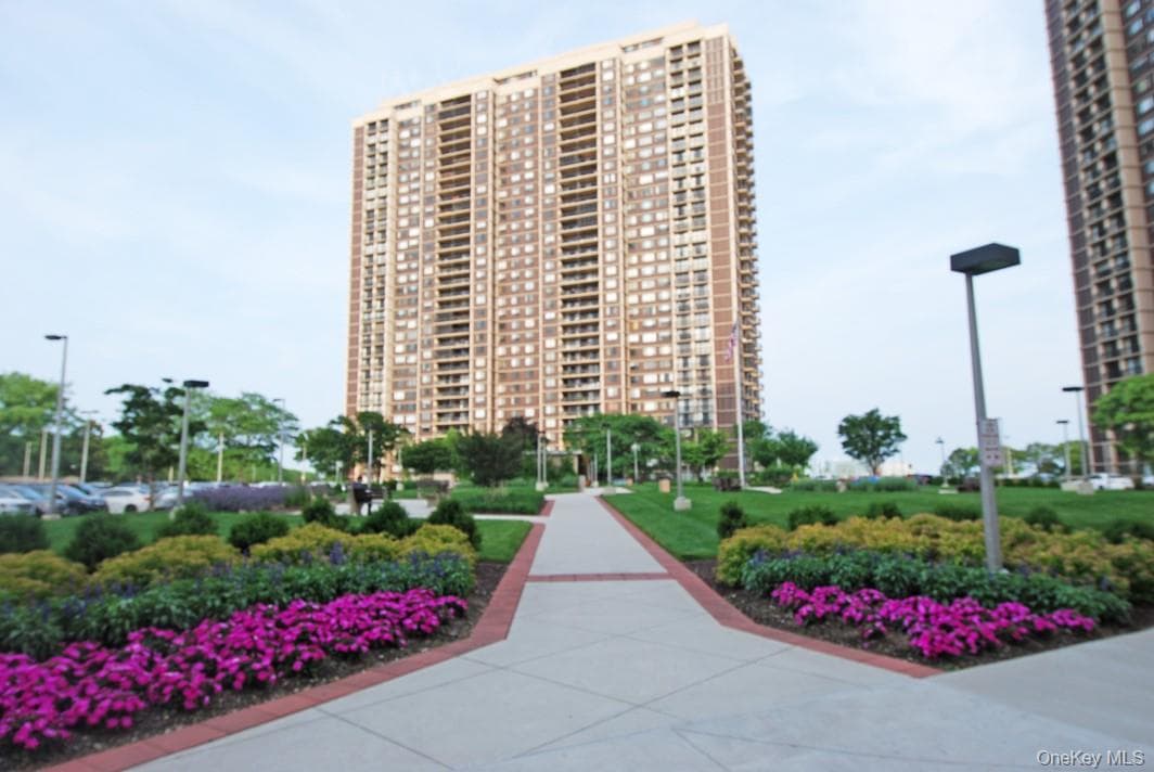 27010 Grand Central Parkway Unit: 21D, Floral Park
