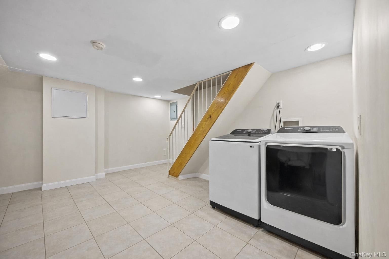 831 E 224th Street thumbnail 11