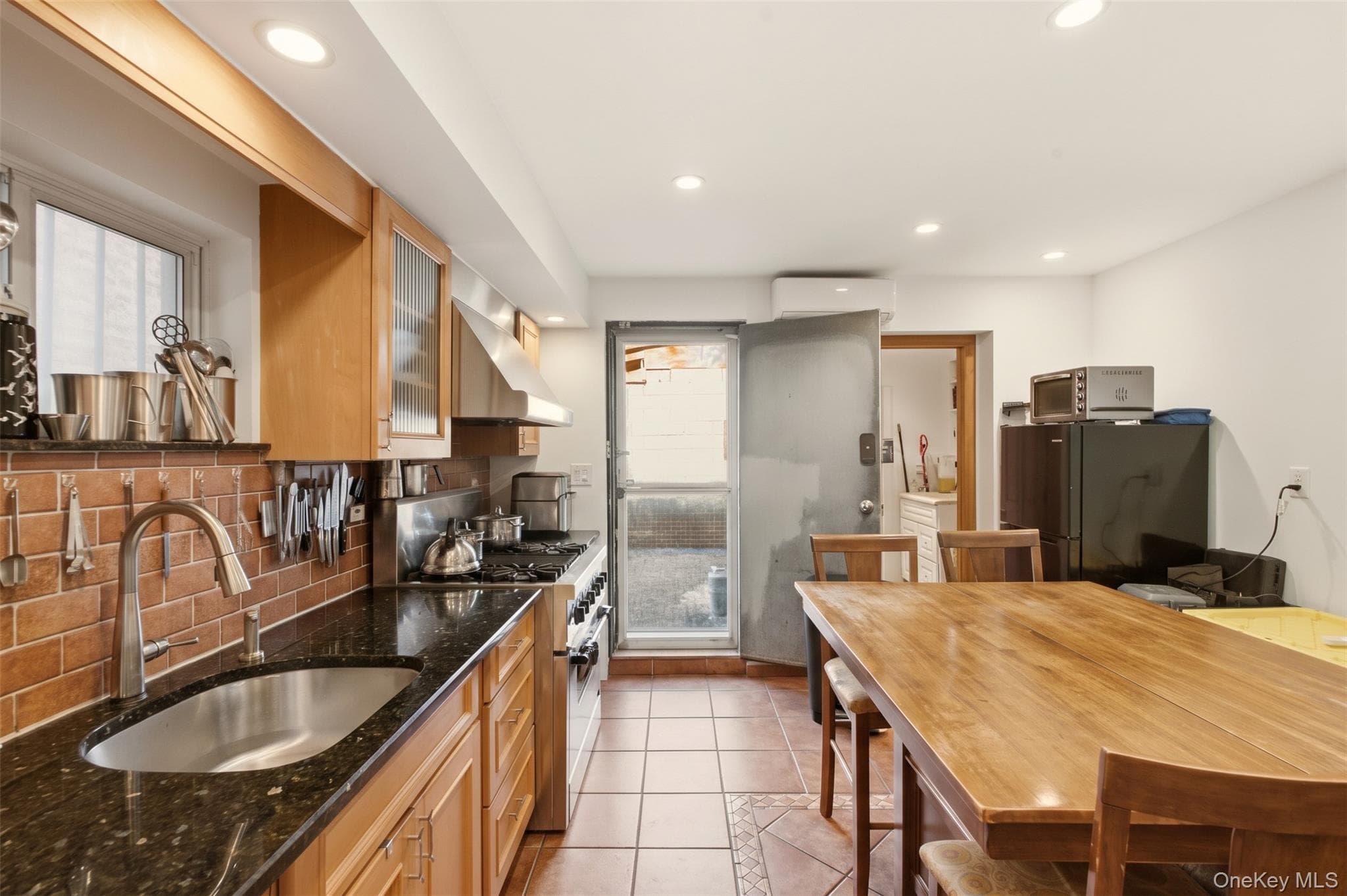 2239 Tiebout Avenue thumbnail 6