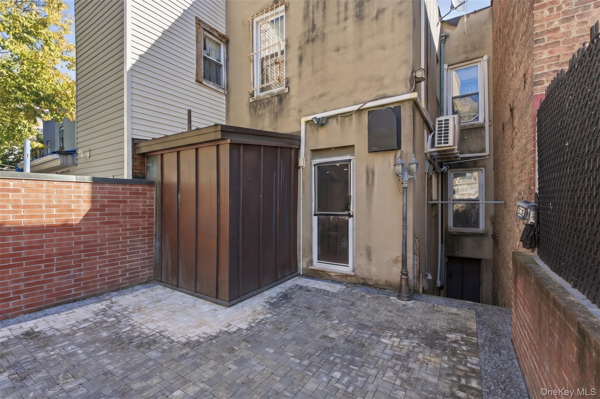 2239 Tiebout Avenue thumbnail 19