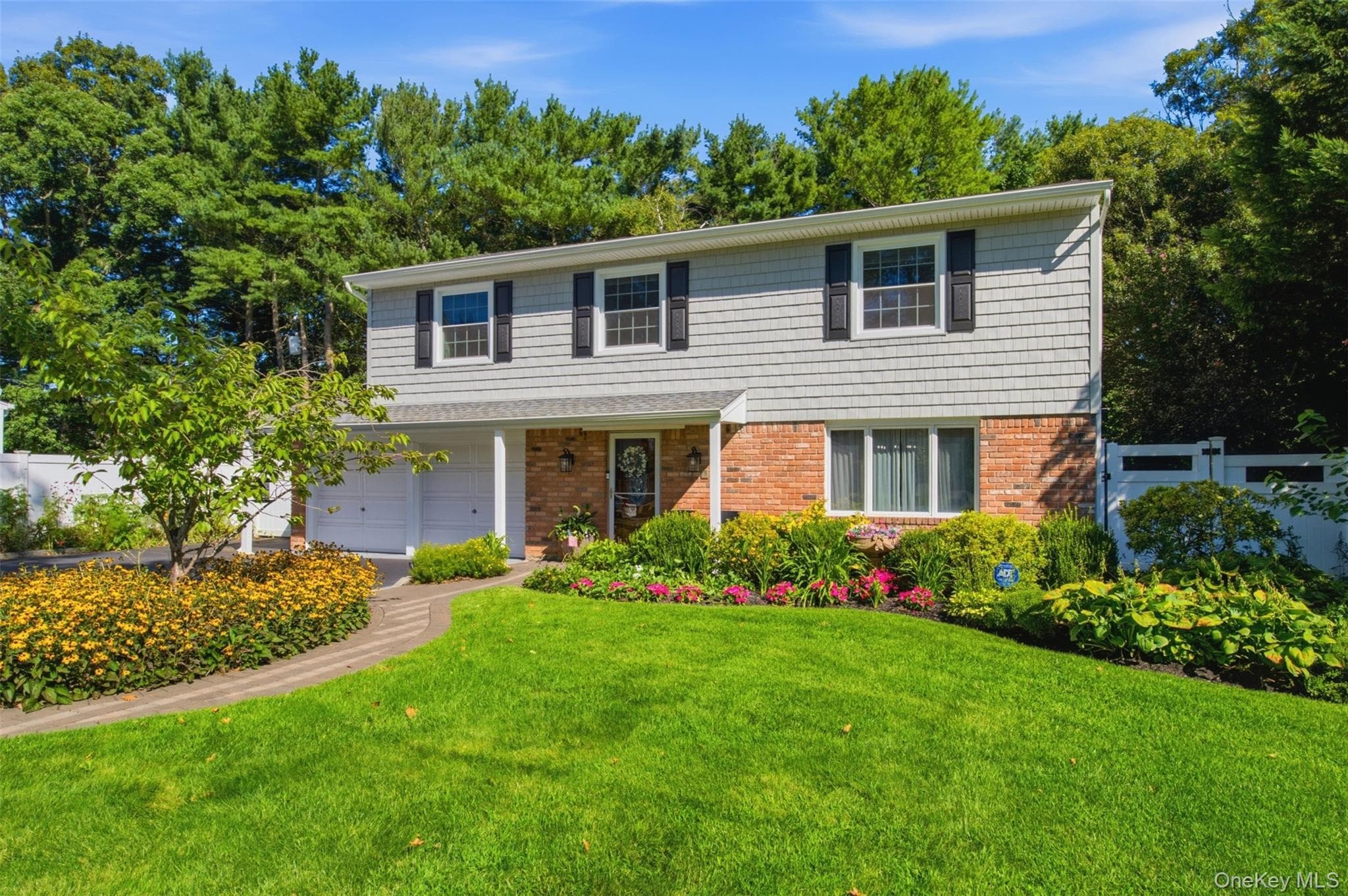 17 White Cliff Lane, Nesconset