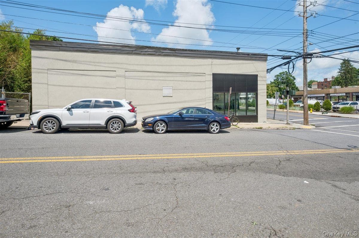 320 Webster Avenue thumbnail 9