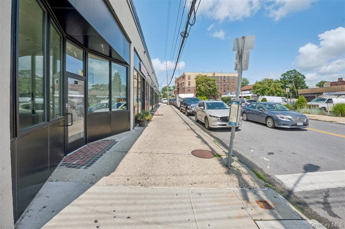 320 Webster Avenue thumbnail 2