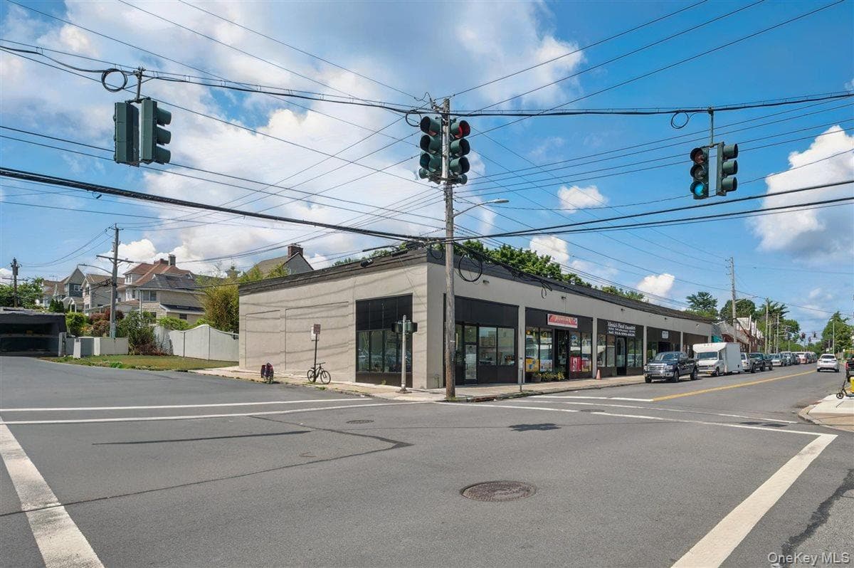 320 Webster Avenue thumbnail 7