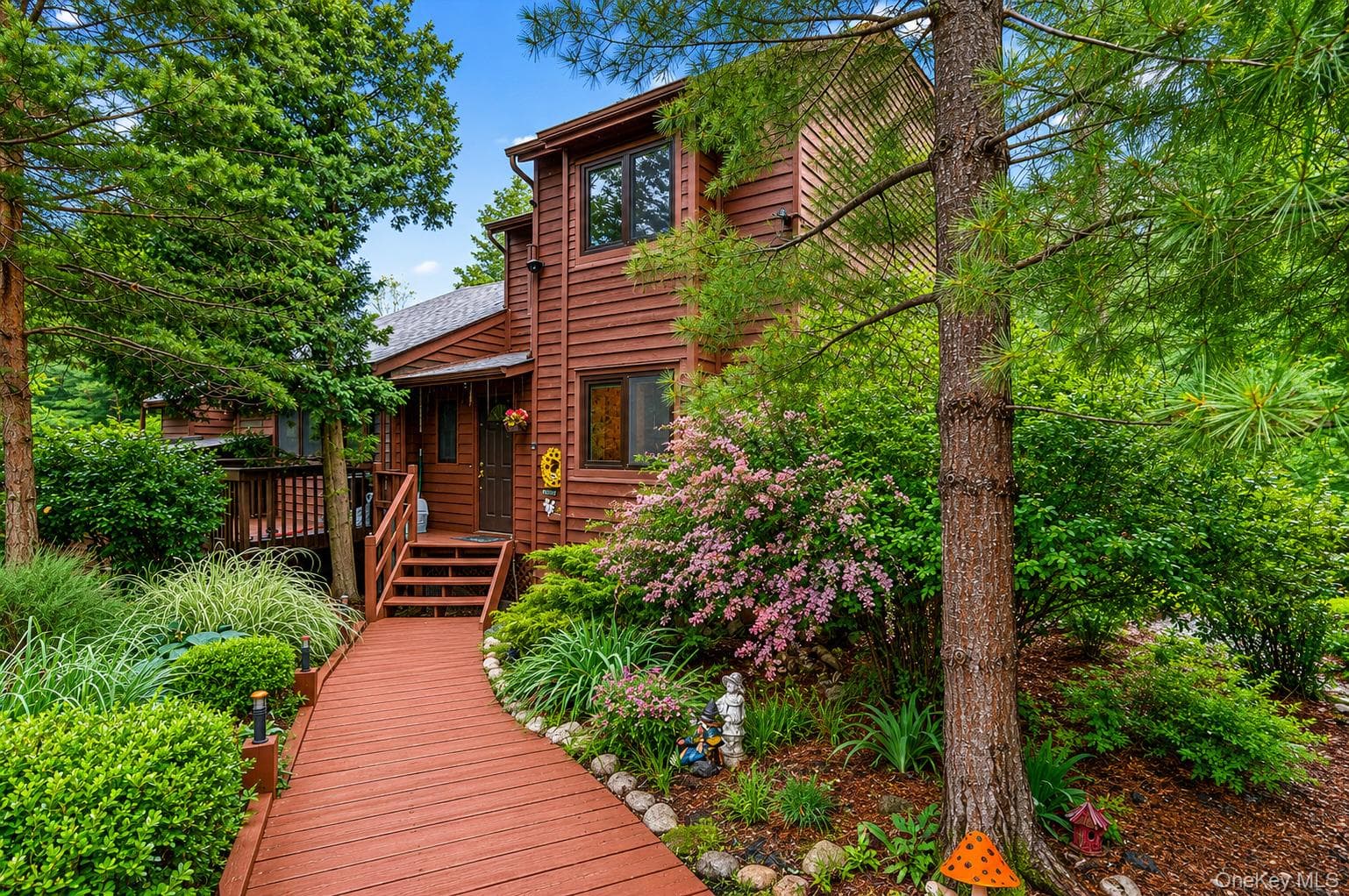 53 Meadowlark Lane, Woodridge