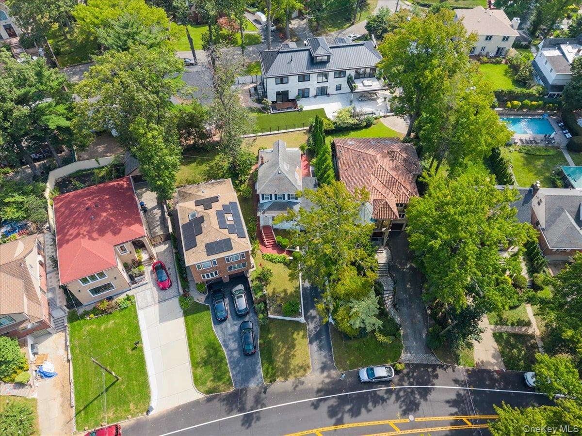 195-12 Mclaughlin Avenue thumbnail 3