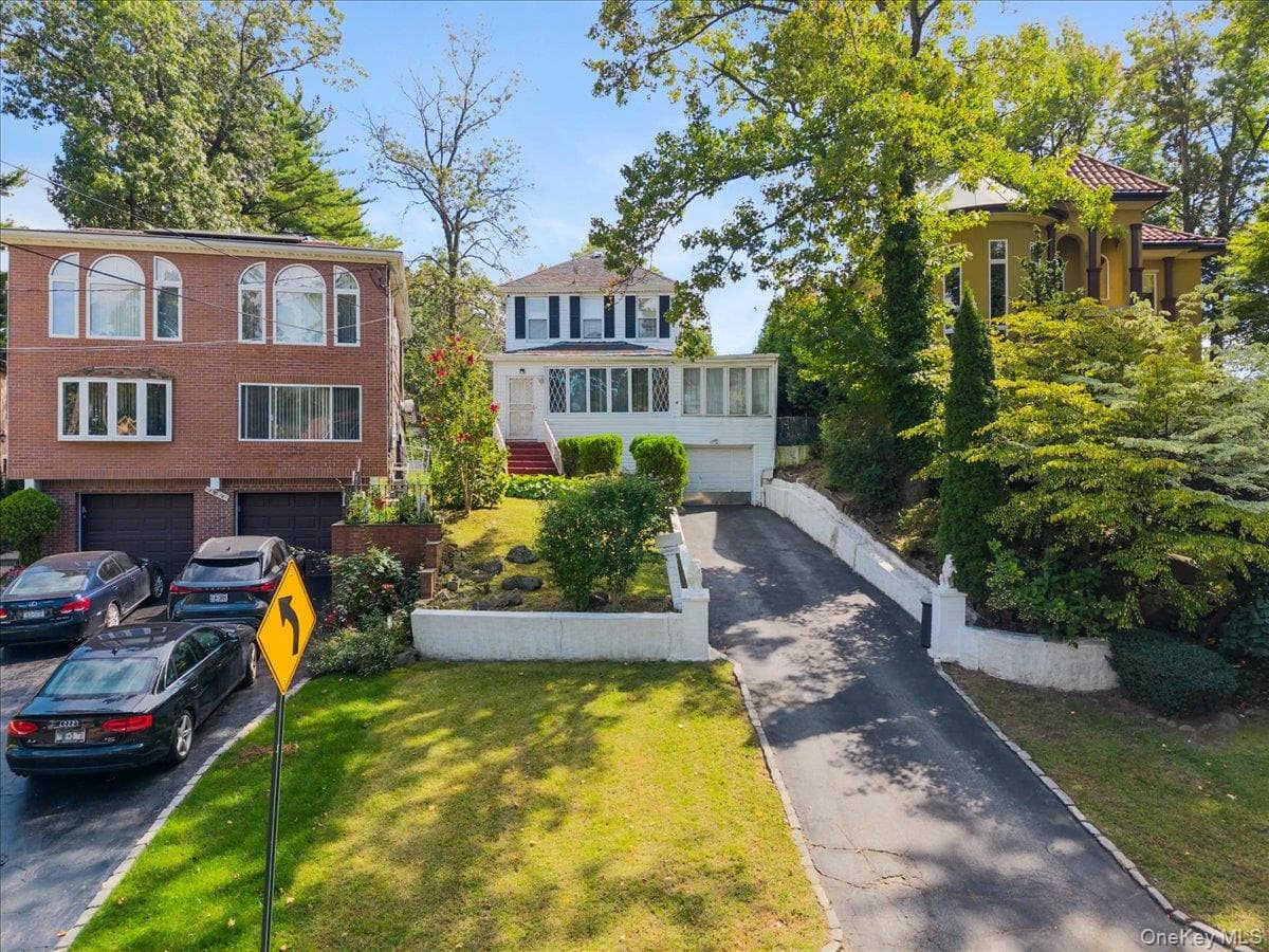 195-12 Mclaughlin Avenue, Holliswood