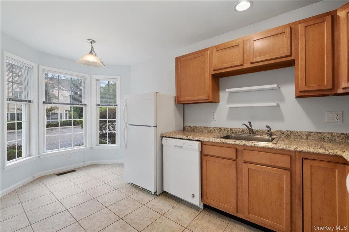 307 Alexandra Court thumbnail 16